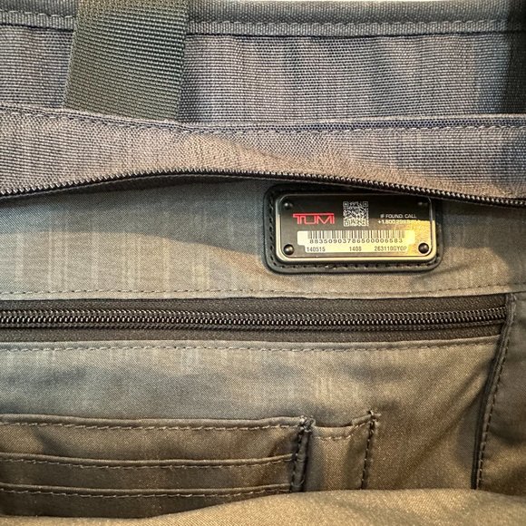 Tumi Slim Deluxe Portfolio - Picture 9 of 9